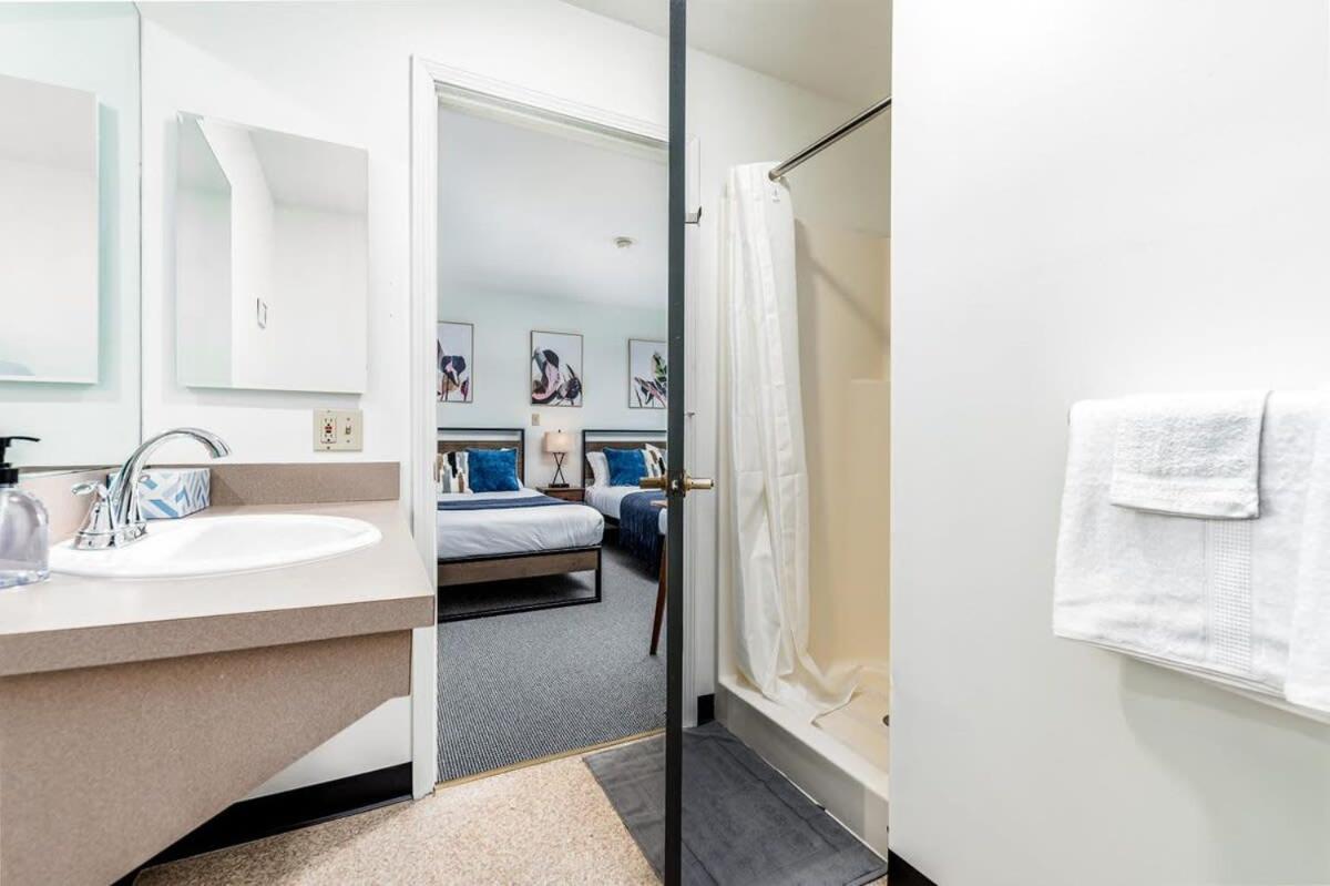 Cozysuites Cwe King Suite With Parking! Tower Grove エクステリア 写真