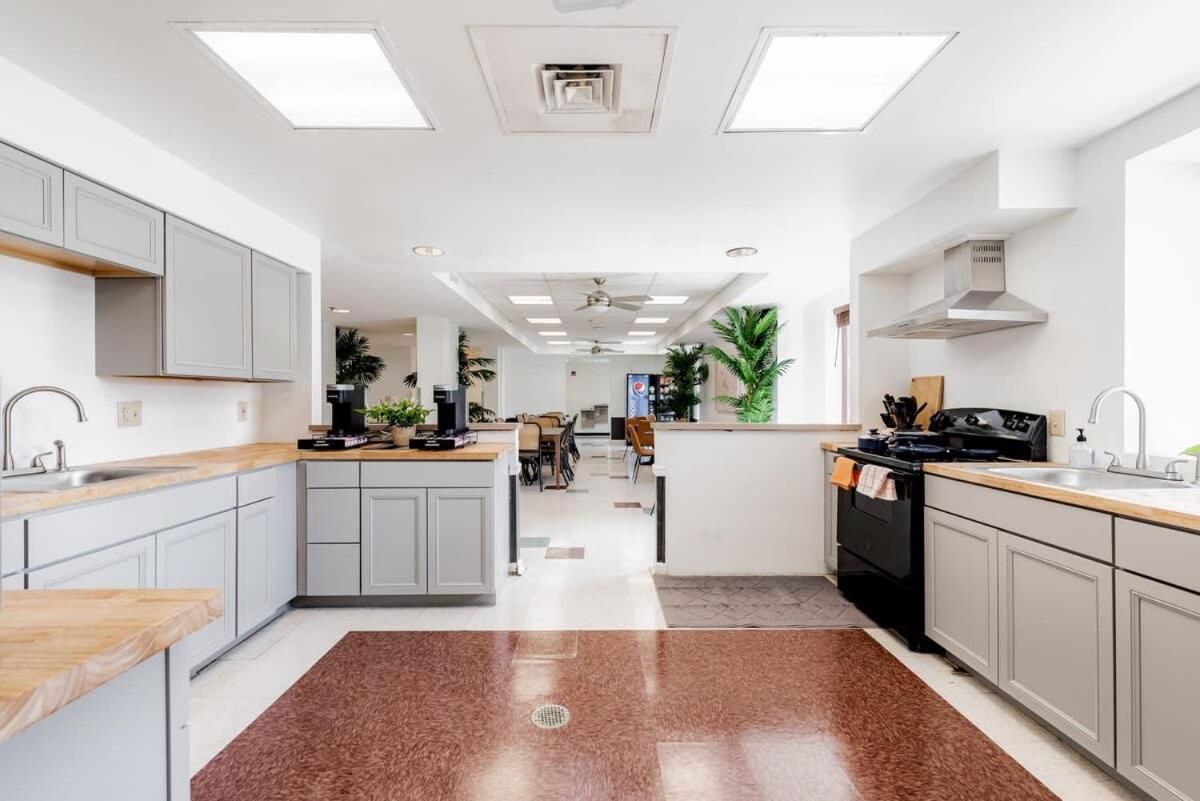Cozysuites Cwe King Suite With Parking! Tower Grove エクステリア 写真