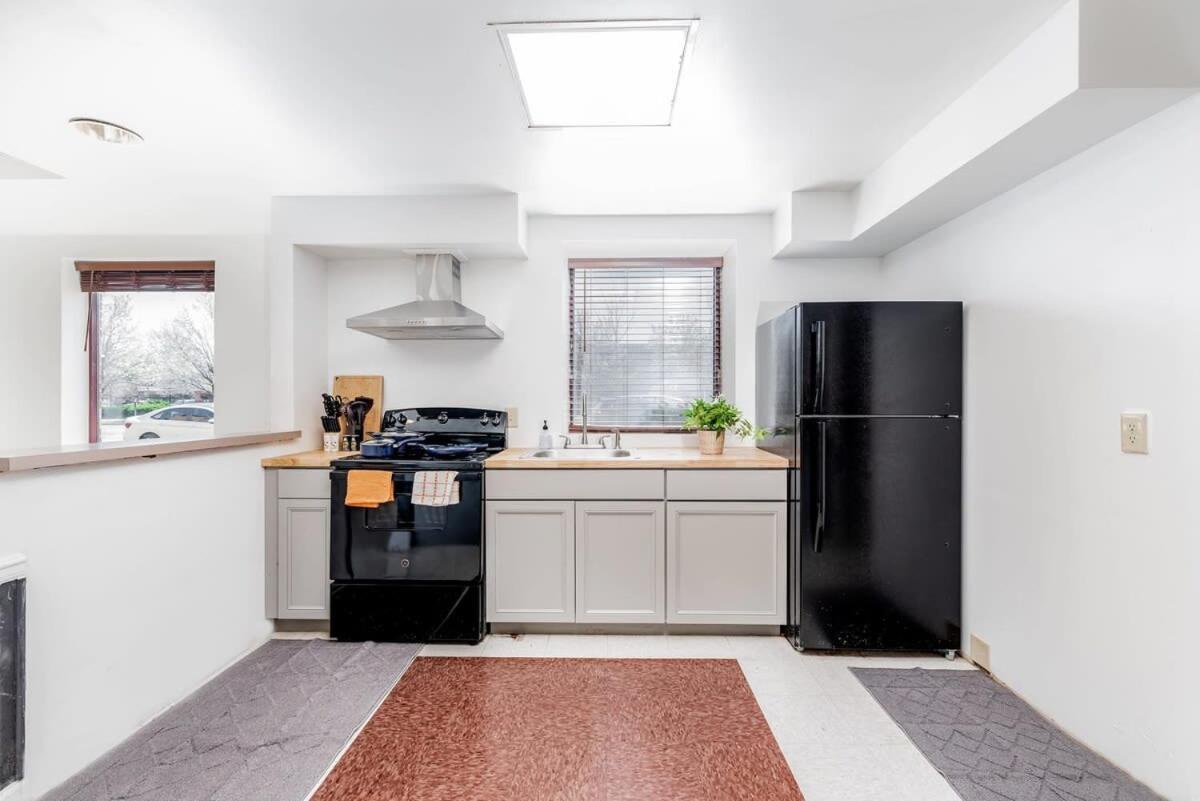 Cozysuites Cwe King Suite With Parking! Tower Grove エクステリア 写真