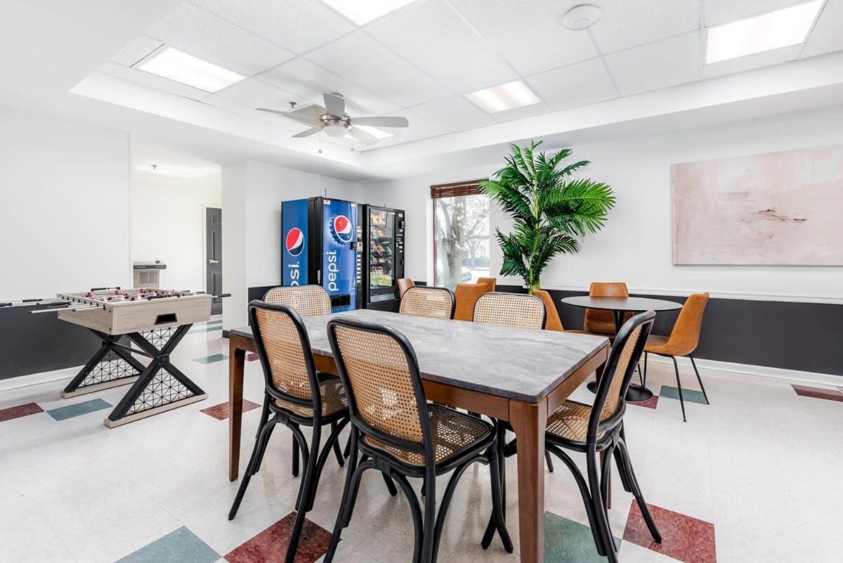 Cozysuites Cwe King Suite With Parking! Tower Grove エクステリア 写真